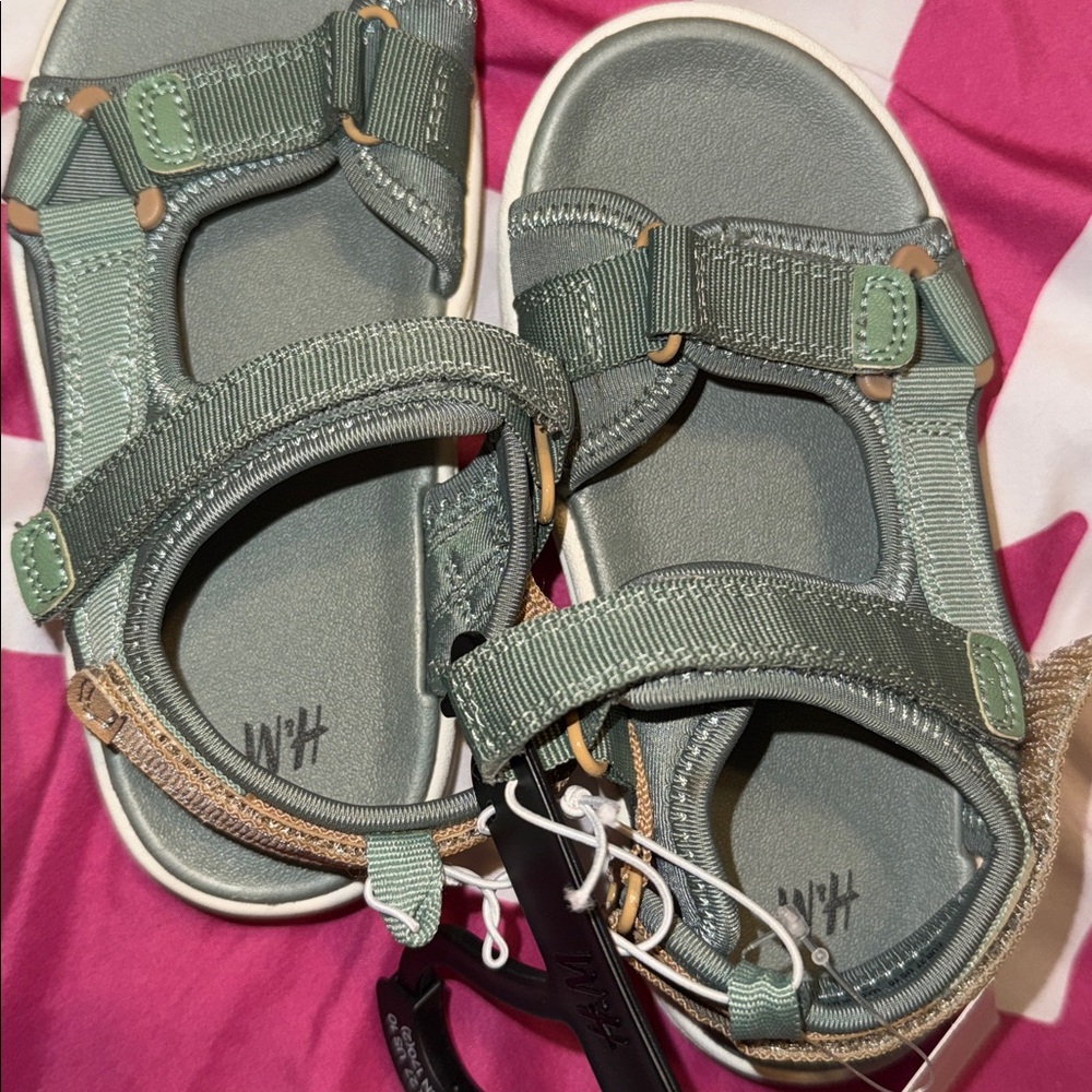 H&M Sage Green Strappy Sandals For Toddlers/kids(Boys) - Picture 5 of 7